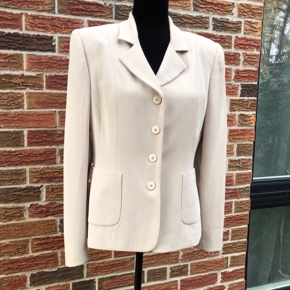 Chic Cream Women's Blazer